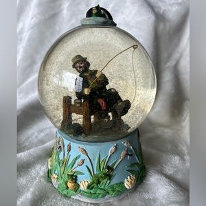 Emmett Kelly Jr “Dock Of The Bay” Clown Snow Globe with music